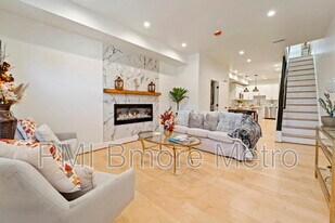 2329 E Madison St in Baltimore, MD - Building Photo