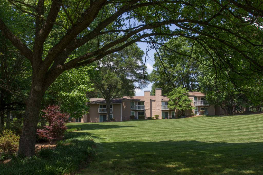 Chimneys Apartments in Charlotte, NC - Building Photo