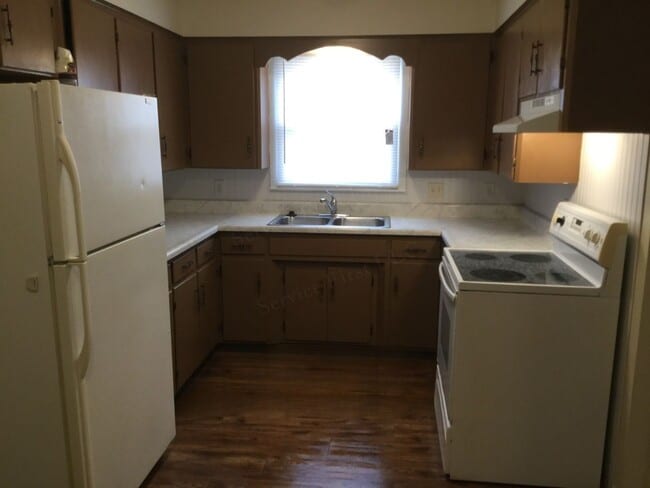 property at 216 W Auburn St