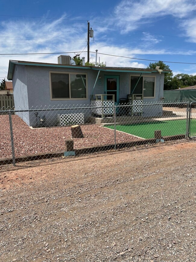 1327 Tapia Blvd SW in Albuquerque, NM - Building Photo - Building Photo