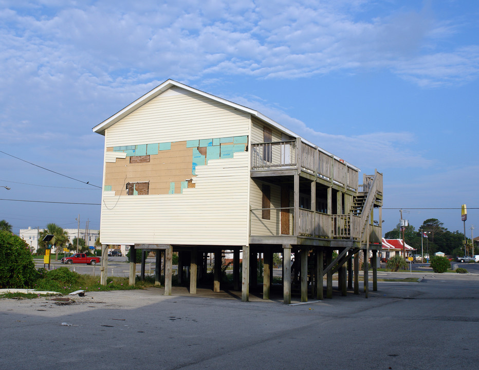 217 N Carolina Beach Ave in Carolina Beach, NC - Building Photo