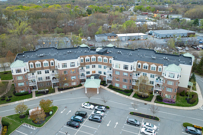 Salem Place Condominiums in Woburn, MA - Foto de edificio - Building Photo