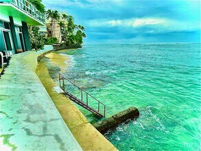 2957 Kalakaua Ave in Honolulu, HI - Building Photo - Building Photo