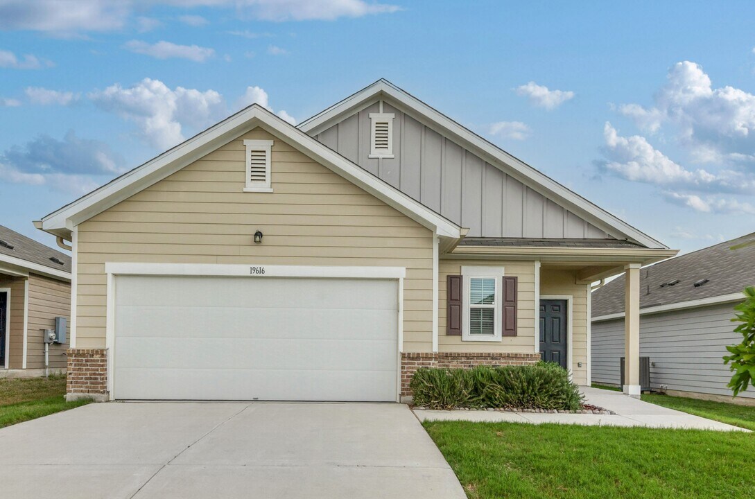 19616 Caymus Dr in Pflugerville, TX - Building Photo