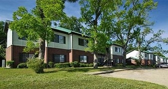 Creekside Estates in Lufkin, TX - Building Photo