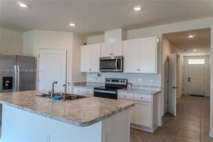 2025 Doe Run Dr in Davenport, FL - Building Photo