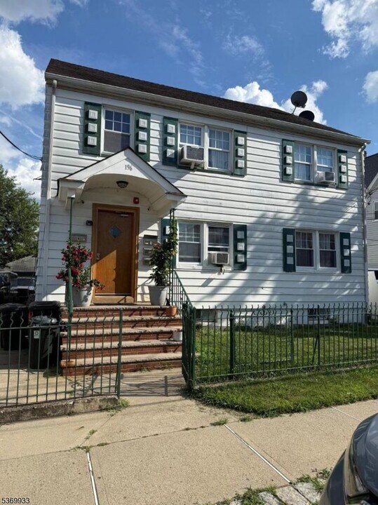196 Division Ave in Garfield, NJ - Building Photo