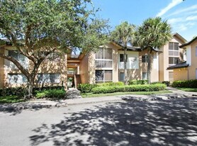 9901 Westview Dr in Coral Springs, FL - Building Photo