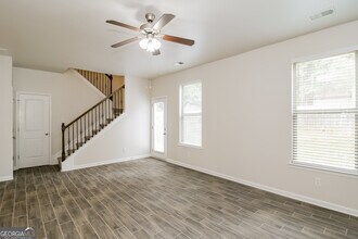 7609 Garnet Dr in Jonesboro, GA - Foto de edificio - Building Photo