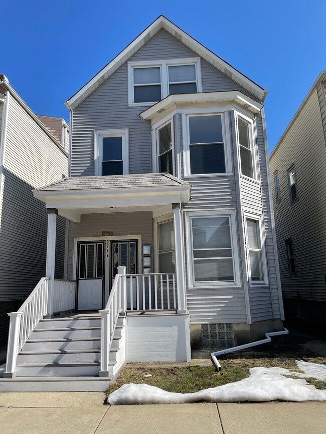 2733 N Ridgeway Ave, Unit 2 in Chicago, IL - Building Photo - Building Photo
