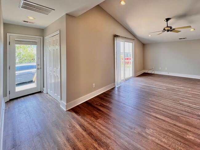 313 S Topsail Dr in Surf City, NC - Building Photo - Building Photo