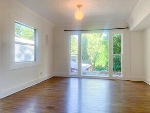 2246 N Alvarado St in Los Angeles, CA - Building Photo - Building Photo