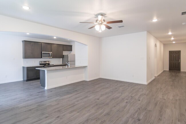 3620 Hawker Wy in Dallas, TX - Building Photo - Building Photo