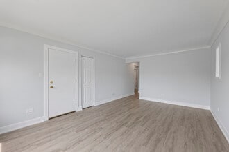 8320 W Irving Park Rd in Chicago, IL - Building Photo - Building Photo