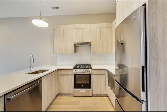 3757 N Sheffield Ave in Chicago, IL - Building Photo - Building Photo