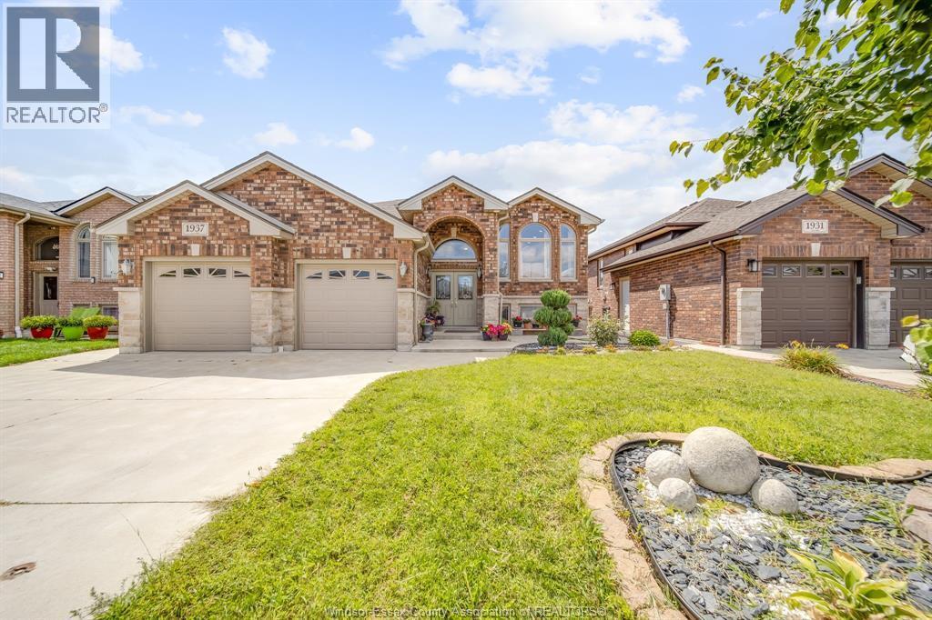 1937 Mark Ave in Windsor, ON - Foto de edificio