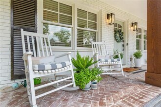 2357 Cortez Way NE in Atlanta, GA - Building Photo - Building Photo