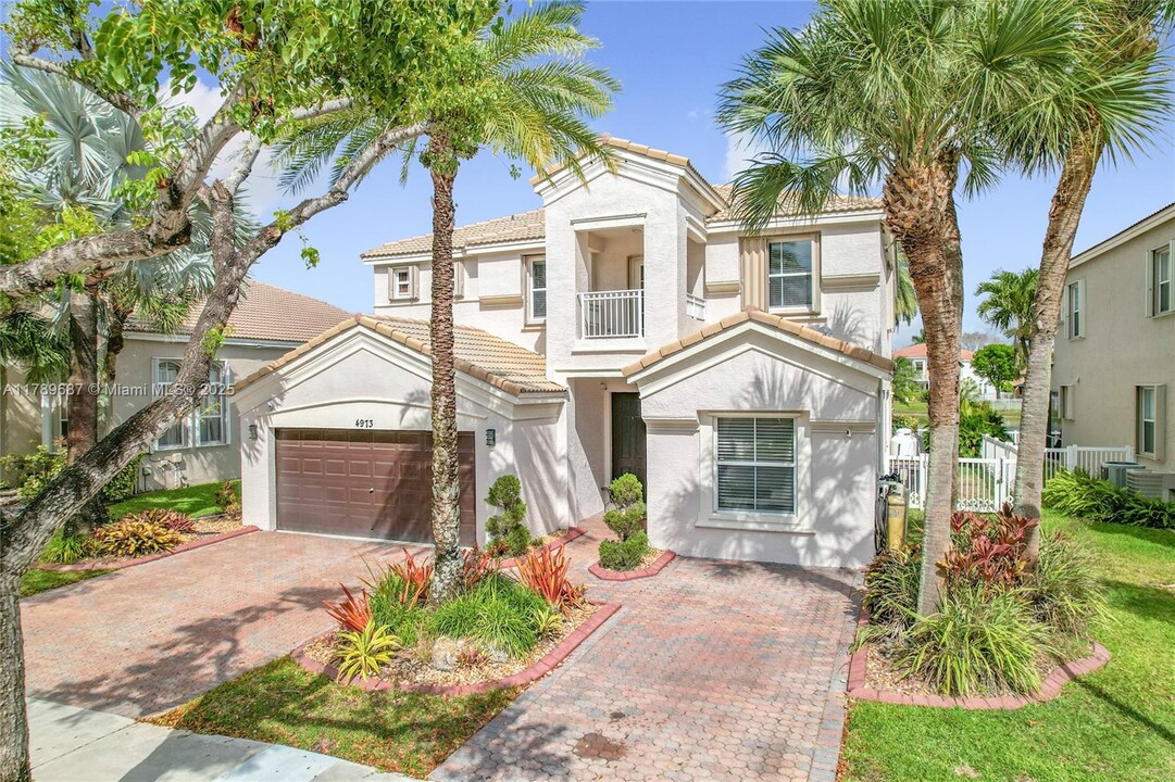 4973 SW 158th Way in Miramar, FL - Building Photo