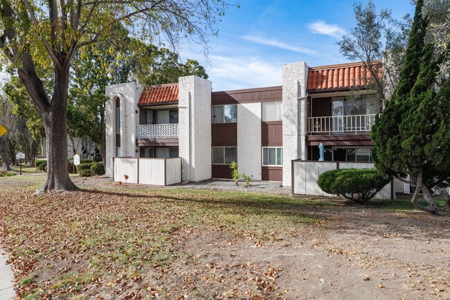 Casa Del Cerro in San Diego, CA - Foto de edificio - Building Photo