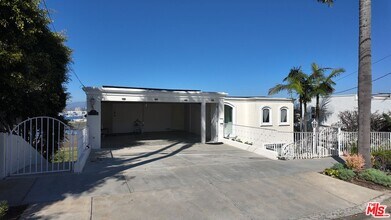 8120 Billowvista Dr in Los Angeles, CA - Building Photo - Building Photo