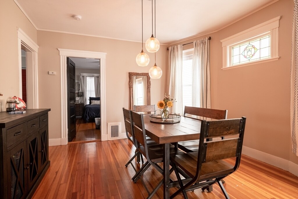 8 Hallam St in Boston, MA - Building Photo