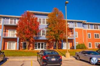 Chateau At Holmes Lake in Lincoln, NE - Building Photo - Building Photo