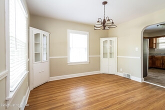 4620 Hillside Dr in Shively, KY - Building Photo - Building Photo