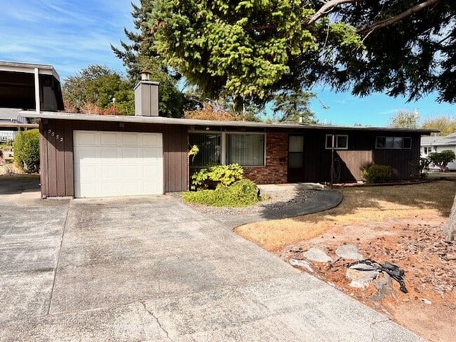 375 Park Ave in Coos Bay, OR - Foto de edificio - Building Photo