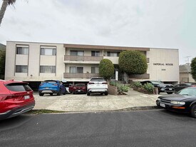 2020 Preuss Rd, Unit 105 in Los Angeles, CA - Building Photo