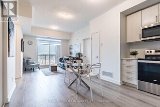 1440 Clarriage Ct in Milton, ON - Building Photo - Building Photo