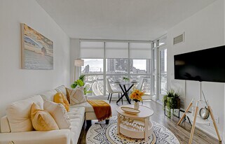 482 Lake Shore Blvd W in Toronto, ON - Building Photo