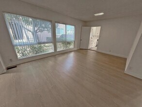 833 S Plymouth Blvd, Unit 839-1 in Los Angeles, CA - Foto de edificio - Building Photo