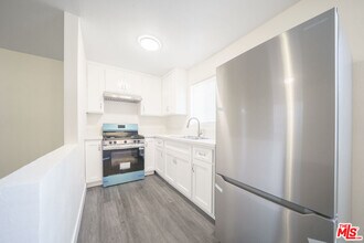 10376 Wilmington Ave in Los Angeles, CA - Building Photo - Building Photo