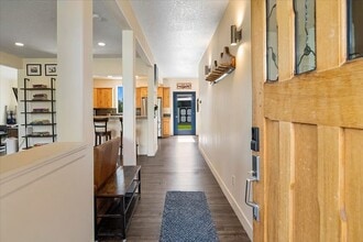 1622 NW Rimrock Dr in Redmond, OR - Building Photo - Building Photo