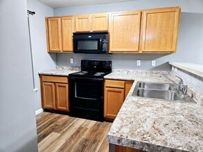 11201 Spring Creek Ln in O'Fallon, MO - Building Photo - Building Photo