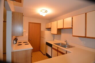 4402 W Shamrock Ln in McHenry, IL - Building Photo - Building Photo