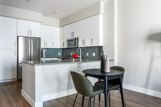 441 El Camino Real in San Carlos, CA - Foto de edificio - Building Photo