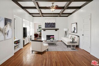 5199 Ellenwood Dr in Los Angeles, CA - Foto de edificio - Building Photo