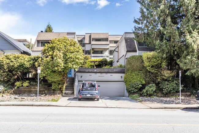 2024 Chesterfield Av in North Vancouver, BC - Building Photo - Building Photo