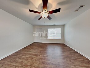 1524 Eastway Dr in Dallas, NC - Foto de edificio - Building Photo