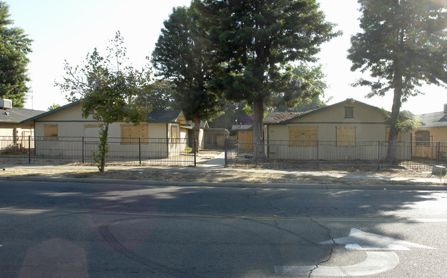 2167 Martin Luther King Jr. Blvd in Fresno, CA - Foto de edificio - Building Photo