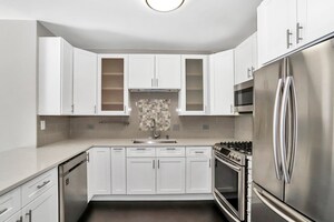 21 W Chestnut St, Unit 1202 in Chicago, IL - Building Photo - Building Photo