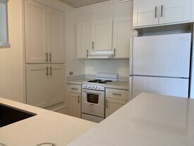 754 Ekela Ave in Honolulu, HI - Building Photo