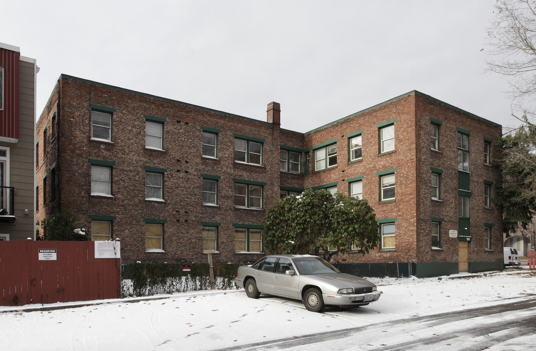 Baldwin Apartments in Seattle, WA - Building Photo