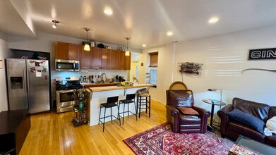 1453 W Cortez St, Unit 1 in Chicago, IL - Foto de edificio - Building Photo