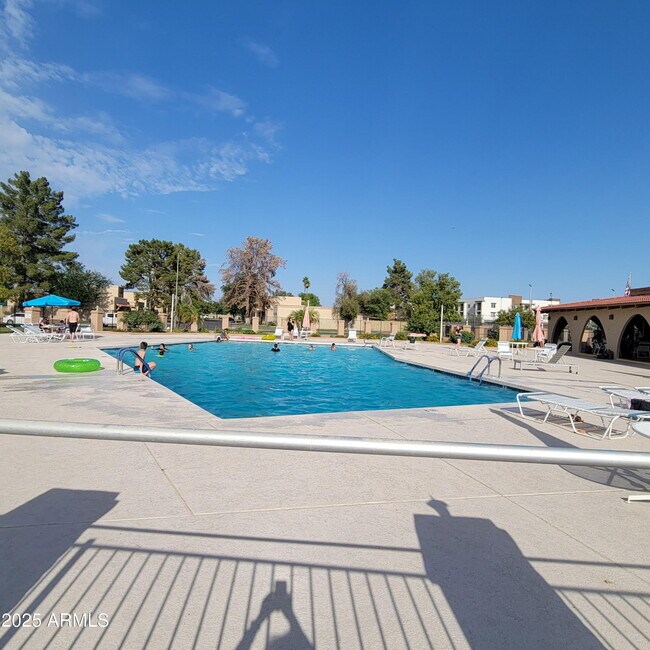 2150 E Ellis Dr in Tempe, AZ - Building Photo - Building Photo
