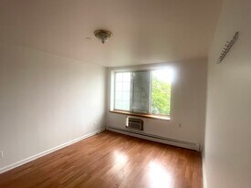 132-30 Pople Ave in Queens, NY - Building Photo