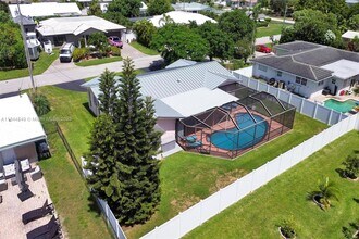 1014 SE 14th Ave in Deerfield Beach, FL - Building Photo - Building Photo