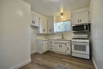 5117 Laurel Canyon Blvd in Los Angeles, CA - Building Photo - Building Photo