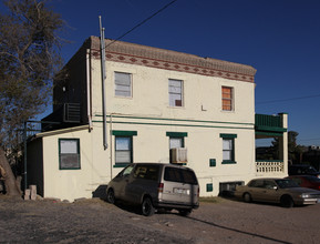 2207 Montana Ave in El Paso, TX - Foto de edificio - Building Photo